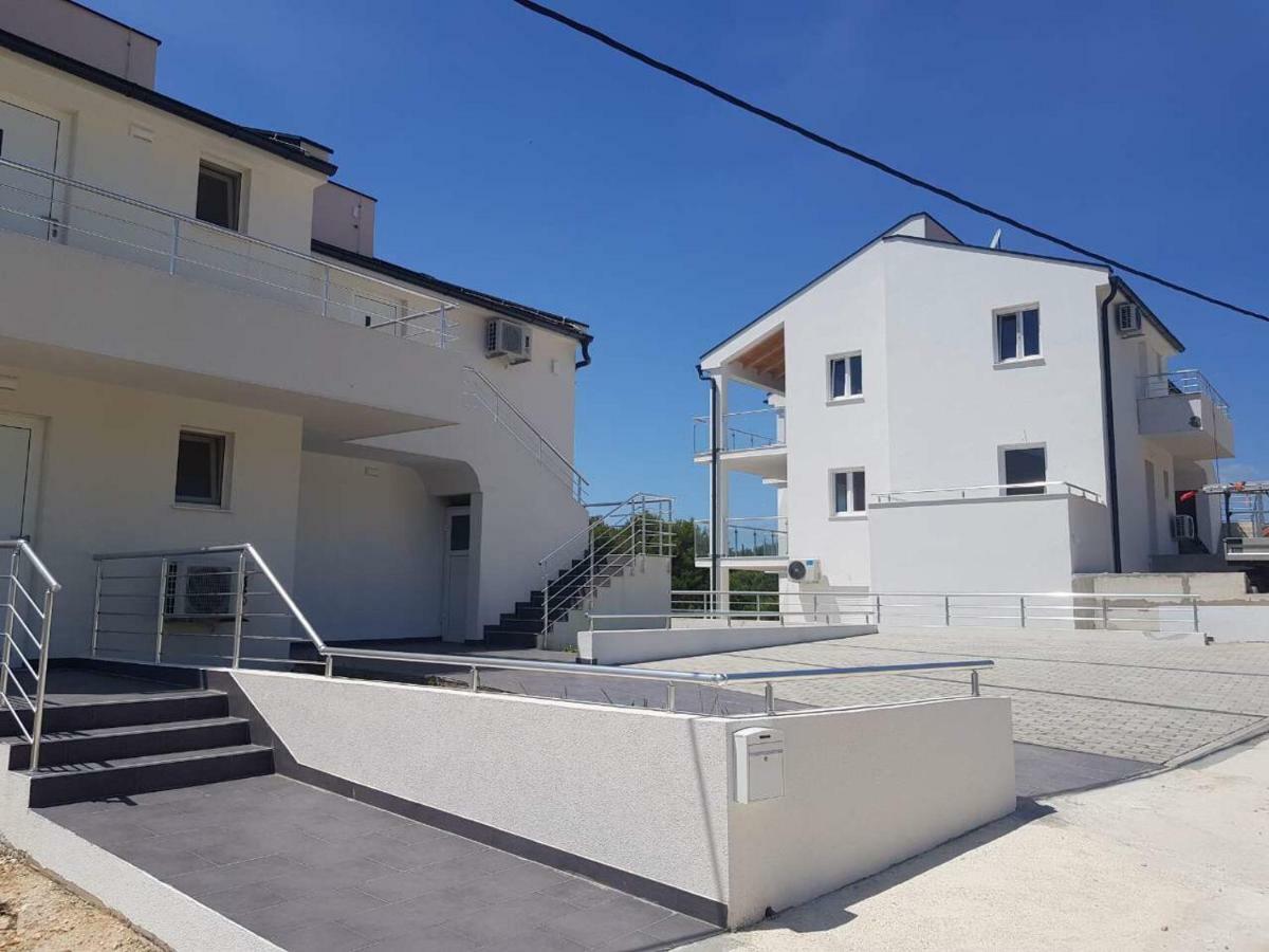 Ada Vis Apartments Exterior photo
